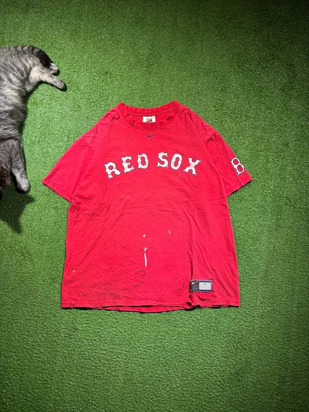 Vintage 2005 super thrashedNike MLB Boston Red Sox Center Swoosh Graphic T-Shirt